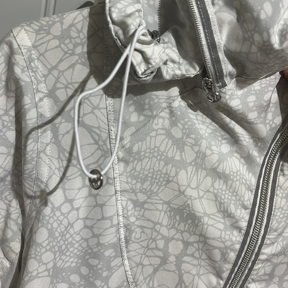 Amazing condition RARE lululemon jacket - Picture 2 of 10